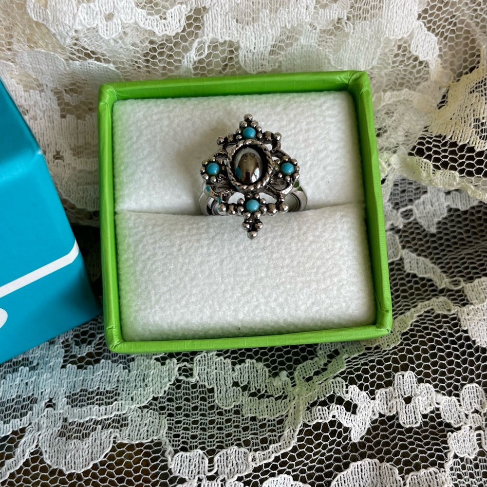 Fantastic Silver Plated Blue Hematite Stone Ring
Size 6.5. Original Box - Picture 2 of 5